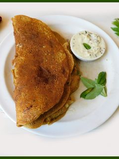 சுவையான கேரட் வெங்காய அடை(carrot onion adai recipe in tamil) செய்முறை முக்கிய புகைப்படம்