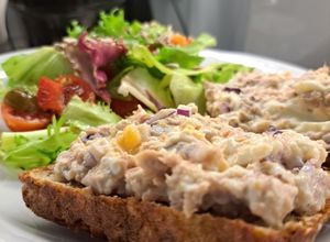 Zdjęcie przepisu Wysokobiałkowe śniadanie, pasta z tuńczyka.