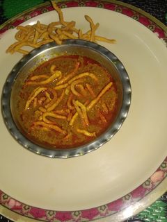 शेवभाजी (sev bhaji recipe in marathi) रेसिपी चे मुख्य फोटो