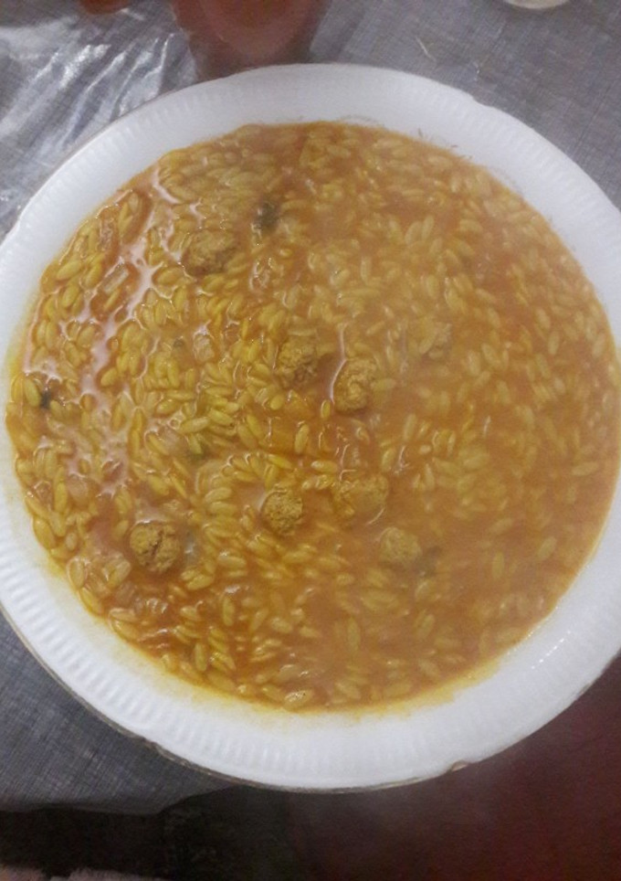 Una foto de Pasta con mini albóndigas