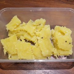 A picture of Batata Naralachi Wadi (Potato Coconut Burfi).