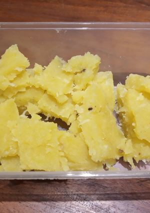 A picture of Batata Naralachi Wadi (Potato Coconut Burfi).