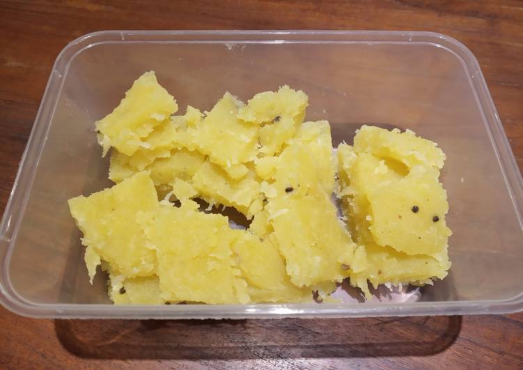 Recipe of Perfect Batata Naralachi Wadi (Potato Coconut Burfi)