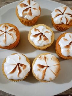 Una foto de Cupcakes de lemon pie 🍋