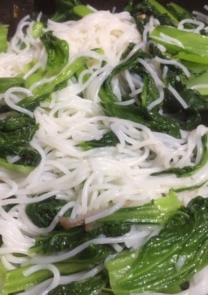 Hình của món Rau cải xào bún (đặc sản quê mình đấy).