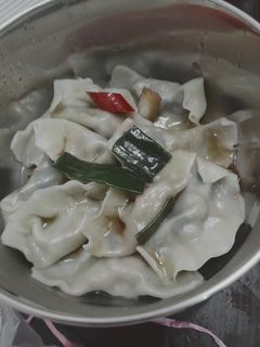 皮蛋香菜水餃 的食譜成品照片