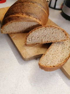 Teljes kiőrlésű kenyér recept fotója