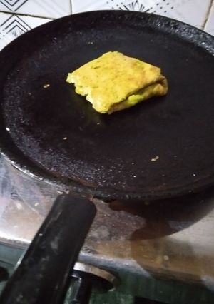 मटर पनीर पॉकेट चीला(Matar paneer pocket chilla recipe in Hindi) रेसिपी मुख्य फोटो