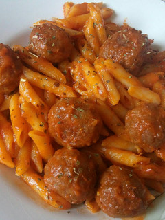 Una foto de Macarrones con albóndigas
