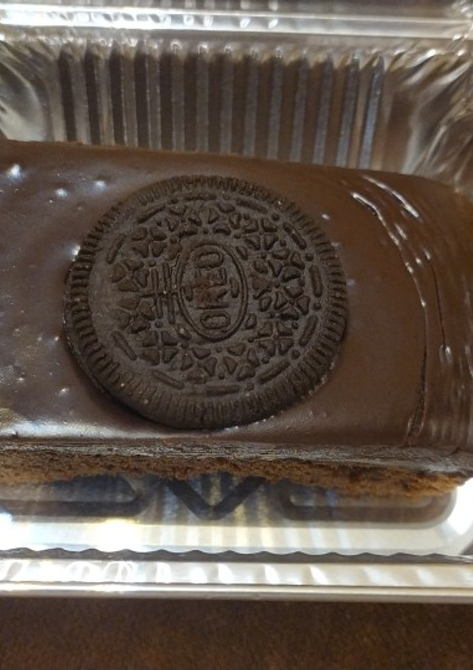 Una foto de Brownie de chocolate con oreo