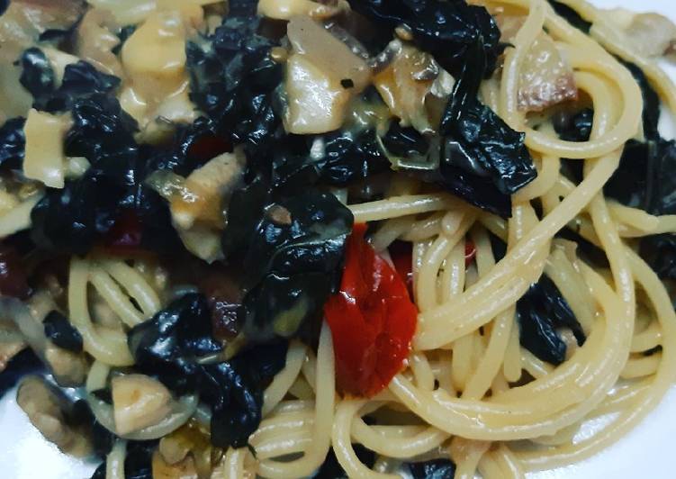 How to Make Favorite Spaghetti con cavolo nero croccante, pomodorini e porcini