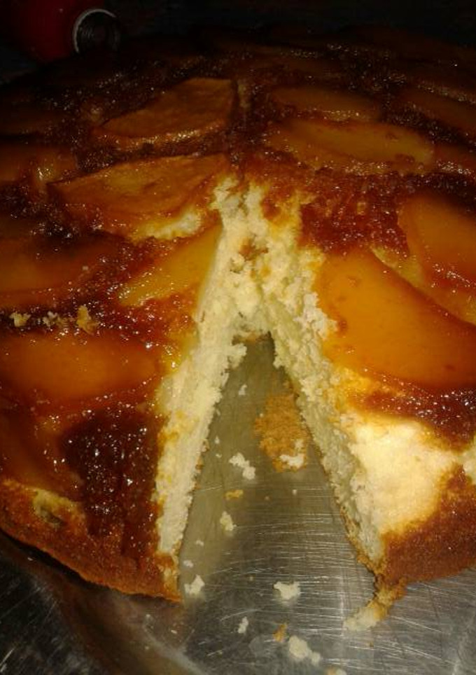 Una foto de Torta invertida de manzana y pera facilísima