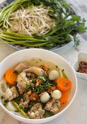 Hình của món Bánh canh giò nạc sườn non.