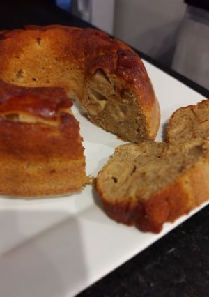 Una foto de 2 da opción de budín integral con manzanas 🍏y caramelo 😍