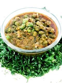 લીલા ચણા નું શાક (Green Chana Shak Recipe In Gujarati) રેસીપી મુખ્ય ફોટો