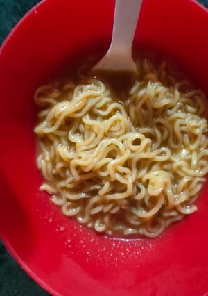 इंस्टेंट मैगी (Instant Maggi recipe in Hindi) रेसिपी मुख्य फोटो