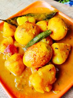 আলু দিয়ে ডিমের ঝোল(aloo diye dimer jhol recipe in bengali) রেসিপির প্রধান ছবি