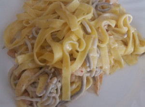Foto principal de Pasta con gambas, gulas y nata