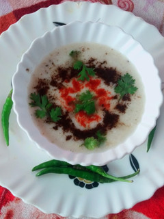 आलू का रायता(aloo ka raita recipe in hindi) रेसिपी मुख्य फोटो