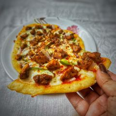 A picture of Chicken kebabs pizza.