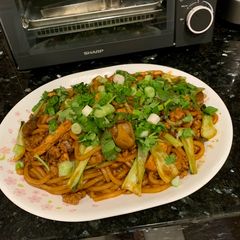 A picture of Stir Fried Udon Noodles.