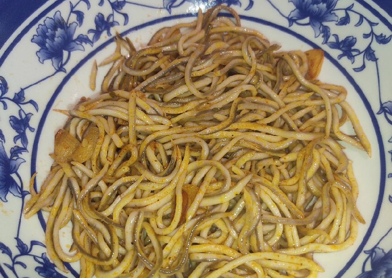 Gulas de norte con ajito y pimentón dulce