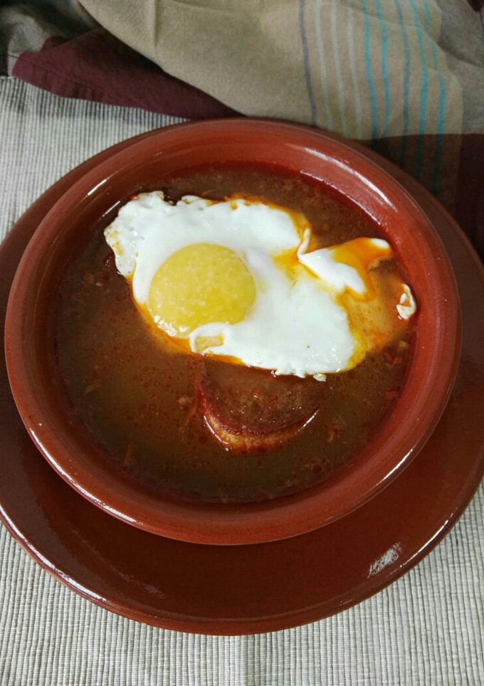 Una foto de Sopa de ajo (sopa castellana)
