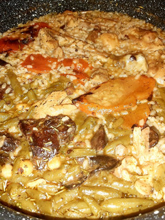 Una foto de Arroz con pollo e hígado