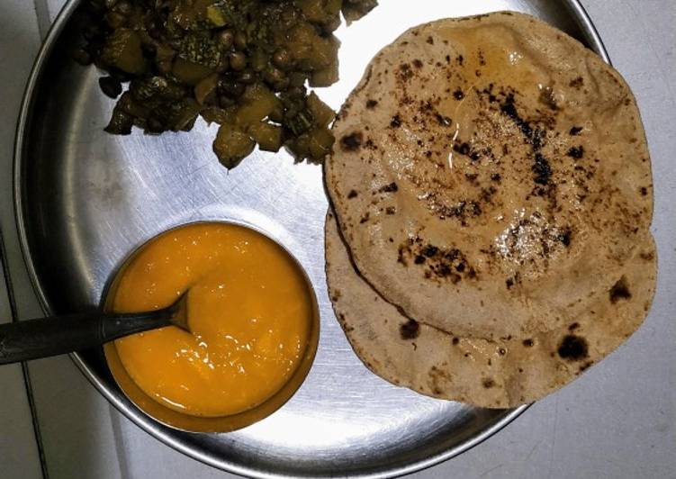 Kale chane and pumpkin sabji with roti and mango puree