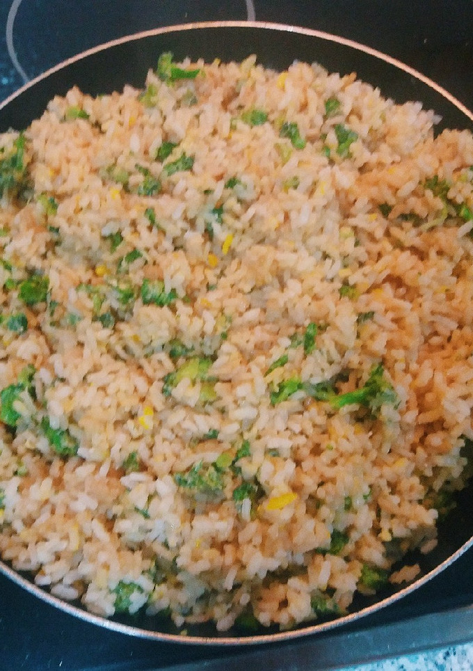 Una foto de Arroz con brócoli 🍽