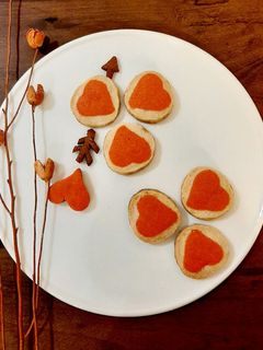 ভ্যানিলা হার্ট ক্যুকিজ (Vanilla Heart Cookies recipe in Bengali) রেসিপির প্রধান ছবি