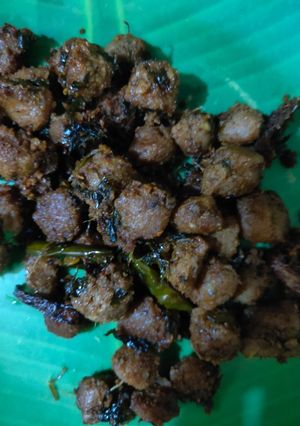 A picture of Soyabean badi.