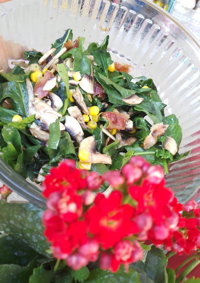 Una foto de Ensalada de espinacas con tocino