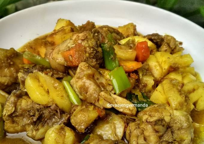 Ayam Nanas Bumbu Kuning