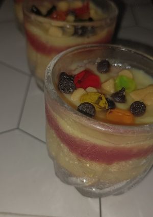 A picture of Strawberry custard pudding 🍮.