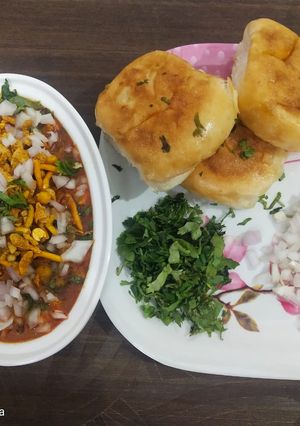 A picture of Misal Pav.