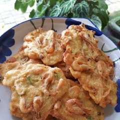 A picture of Bakwan/perkedel udang.
