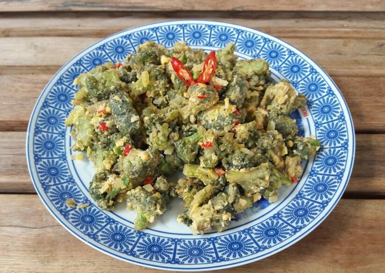 Brokoli saus telur asin