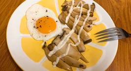Hình ảnh món Nấm xào sốt teryaki ăn kèm với trứng