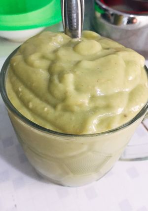 Hình của món Eat clean bữa sáng- sữa chua bơ chuối yến mạch.