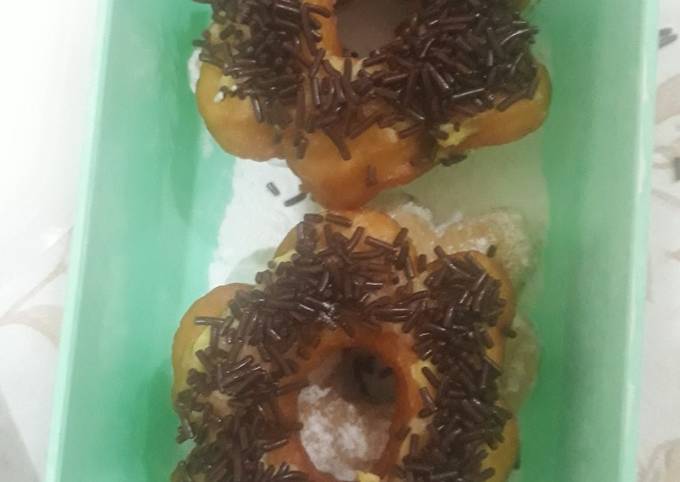 Donat bunga lembut dan empuk