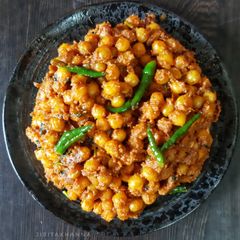 A picture of Matar ko achaar (Nepali style with sesame and tamarind).