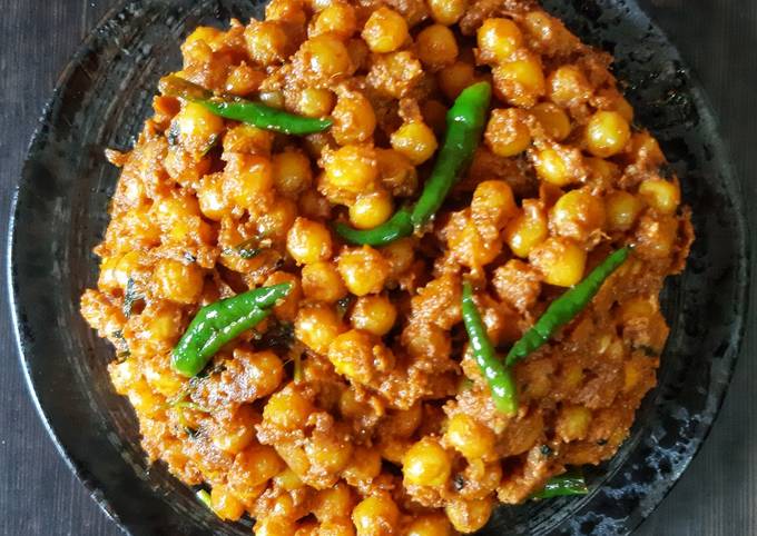 Matar ko achaar (Nepali style with sesame and tamarind)