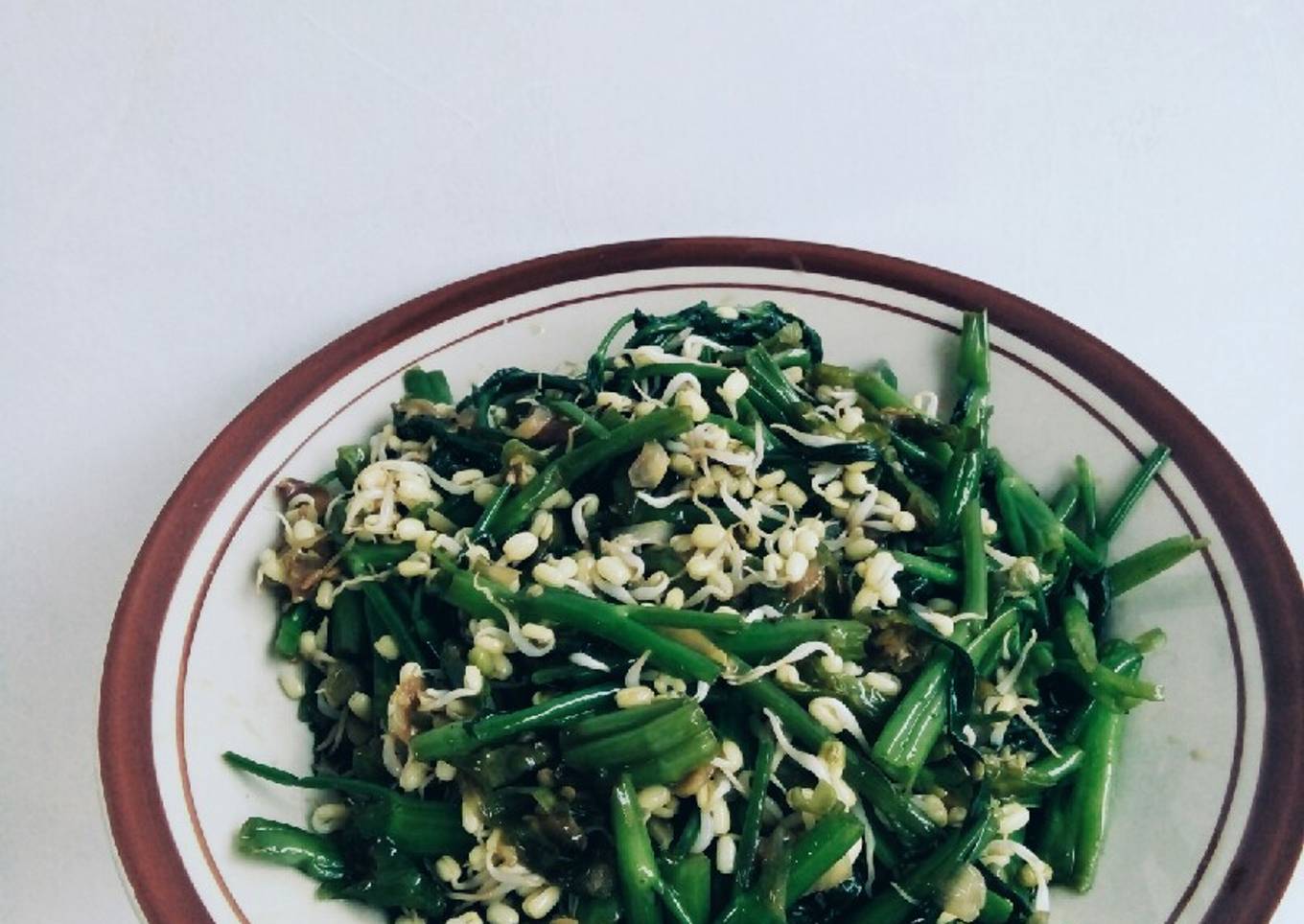 Oseng kangkung kecambah sederhana