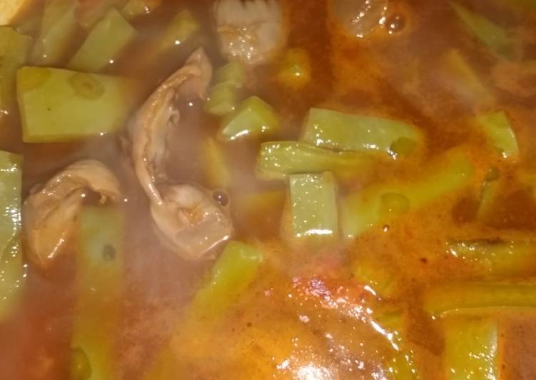 Caldo de mollejas con nopales