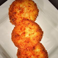 A picture of 3 spice chicken aloo cutlets.