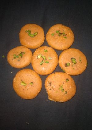 पेड़े (pede recipe in Hindi) रेसिपी मुख्य फोटो