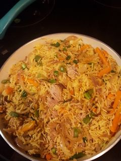 Una foto de Arroz relleno de atún y vegetales. 🥕🌶🌰