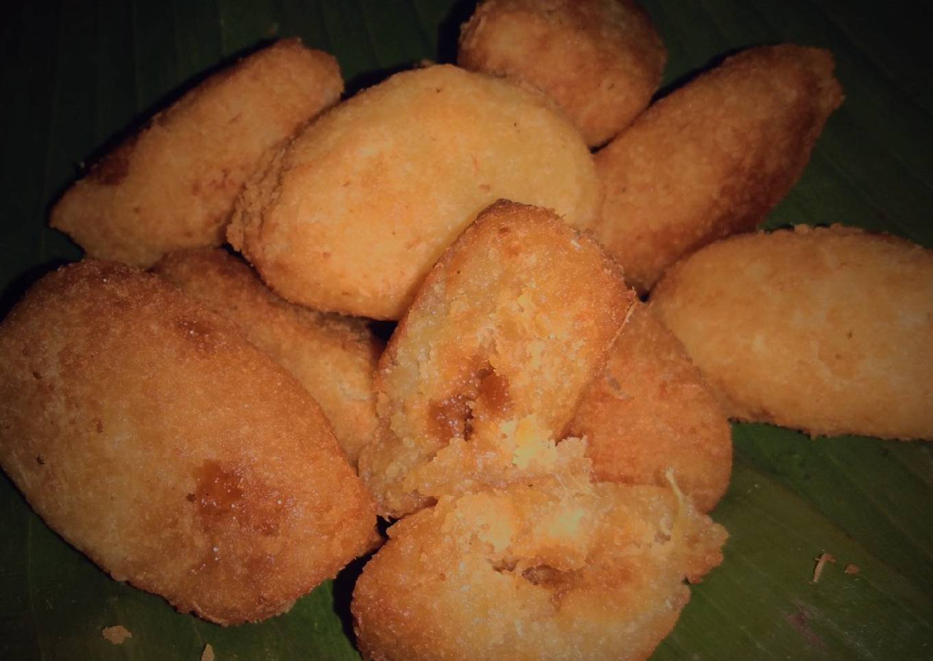 Singkong goreng isi gula jawa