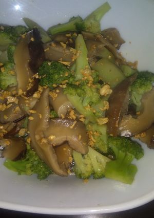 Foto resep Tumis brokoli jamur hioko saos tiram